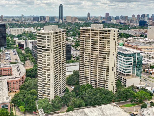 15 Greenway Plaza 17B, Houston TX 77046