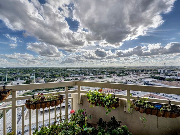 15 Greenway Plaza 17B, Houston TX 77046