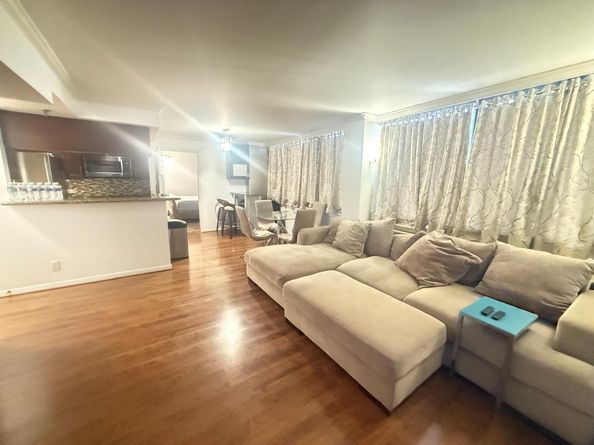 3525 Sage Road 1204, Houston TX 77056