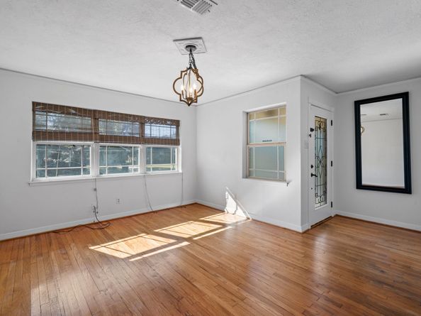 2118 Cheshire Lane, Houston TX 77018