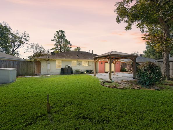 2118 Cheshire Lane, Houston TX 77018