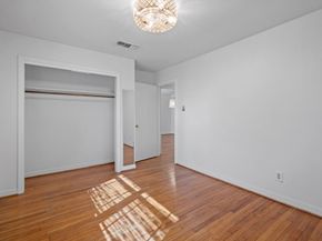 2118 Cheshire Lane, Houston TX 77018