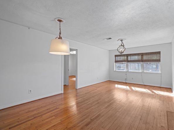 2118 Cheshire Lane, Houston TX 77018