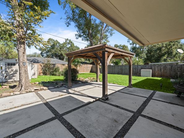 2118 Cheshire Lane, Houston TX 77018