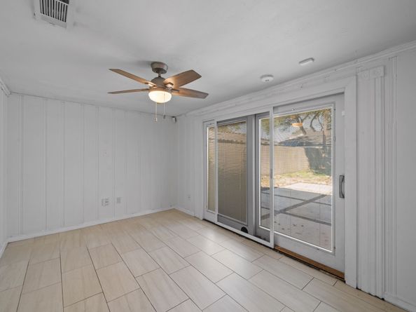 2118 Cheshire Lane, Houston TX 77018