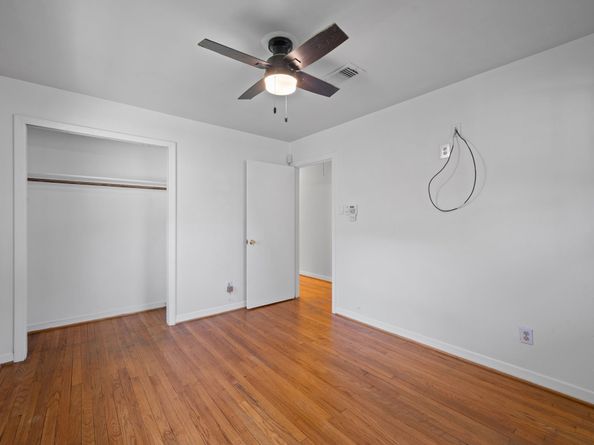 2118 Cheshire Lane, Houston TX 77018