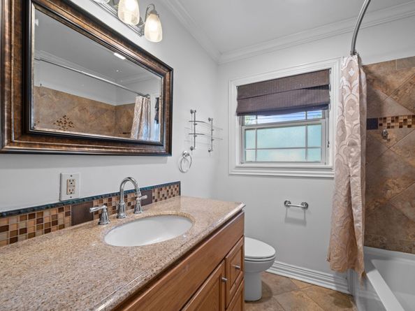 2118 Cheshire Lane, Houston TX 77018