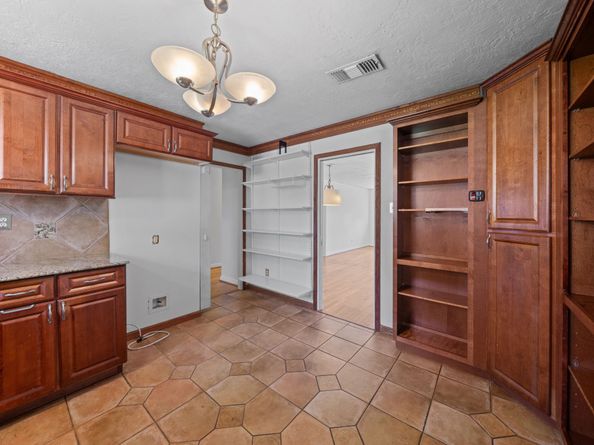 2118 Cheshire Lane, Houston TX 77018