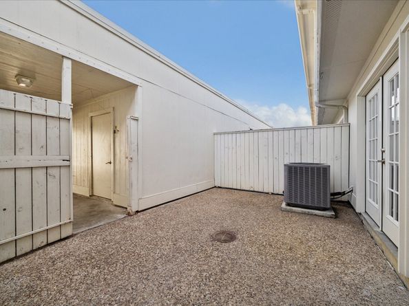 12681 Rip Van Winkle Drive 32, Houston TX 77024