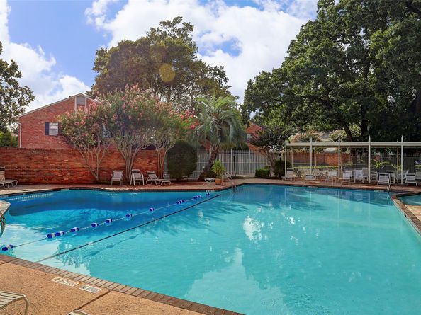 12681 Rip Van Winkle Drive 32, Houston TX 77024