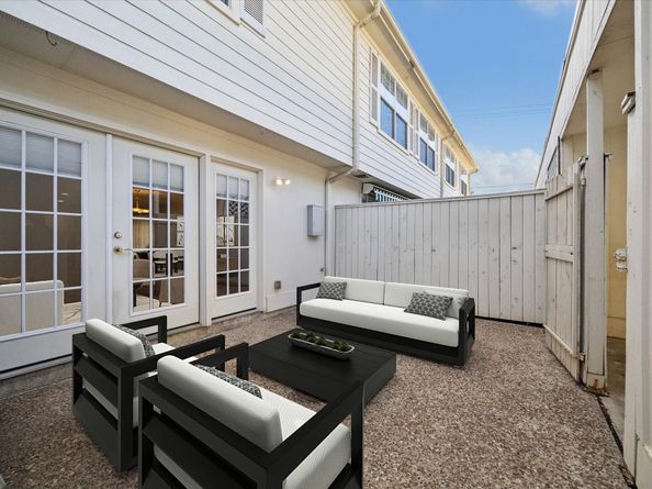 12681 Rip Van Winkle Drive 32, Houston TX 77024