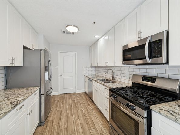 12681 Rip Van Winkle Drive 32, Houston TX 77024