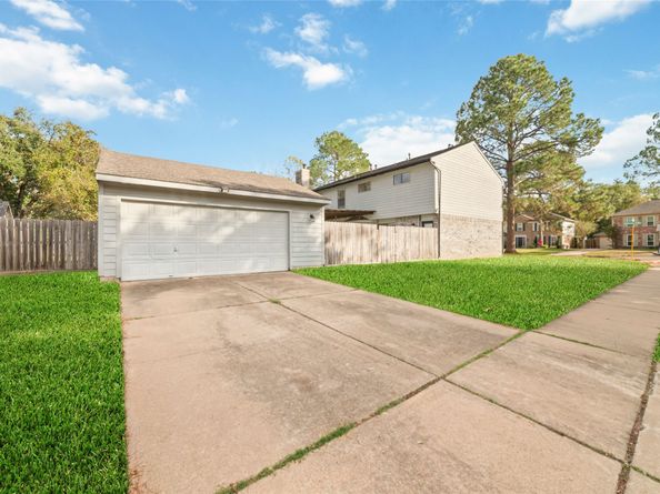 16026 Autumn Falls Lane, Houston TX 77095