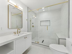 13 Tiel Way, Houston TX 77019