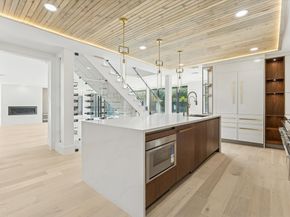 13 Tiel Way, Houston TX 77019