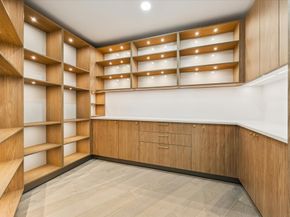 13 Tiel Way, Houston TX 77019