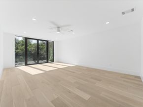 13 Tiel Way, Houston TX 77019