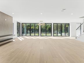 13 Tiel Way, Houston TX 77019