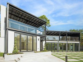 13 Tiel Way, Houston TX 77019