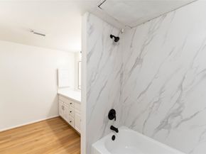 3015 Walnut Bend Lane 31, Houston TX 77042