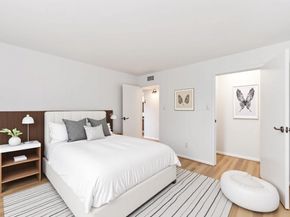 3015 Walnut Bend Lane 31, Houston TX 77042