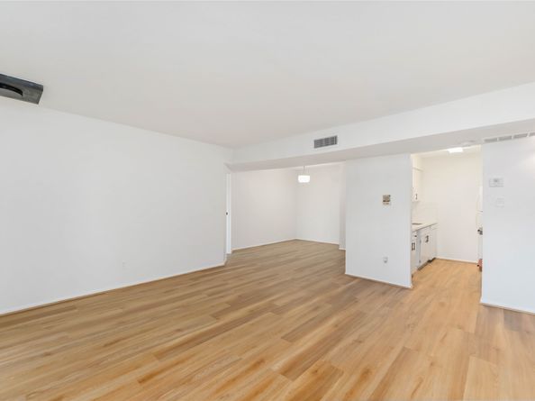 3015 Walnut Bend Lane 31, Houston TX 77042