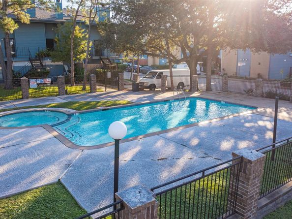 10001 Westpark Drive 75, Houston TX 77042