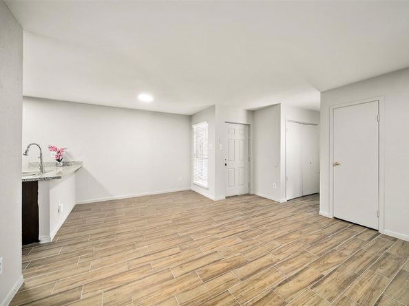 10001 Westpark Drive 75, Houston TX 77042