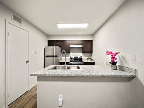 10001 Westpark Drive 75, Houston TX 77042