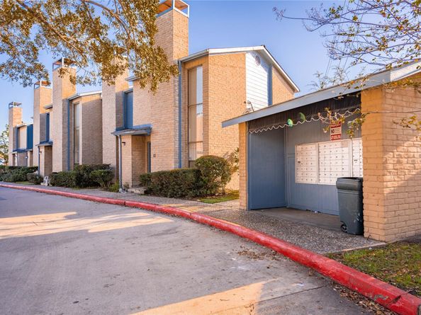 10001 Westpark Drive 75, Houston TX 77042