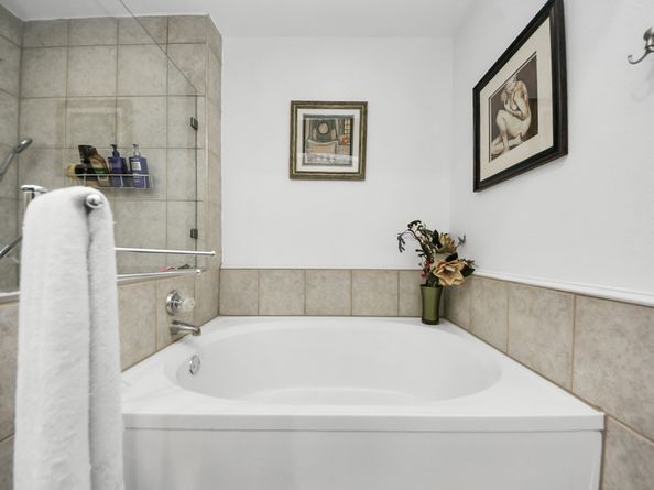 2400 Mccue Road 424, Houston TX 77056