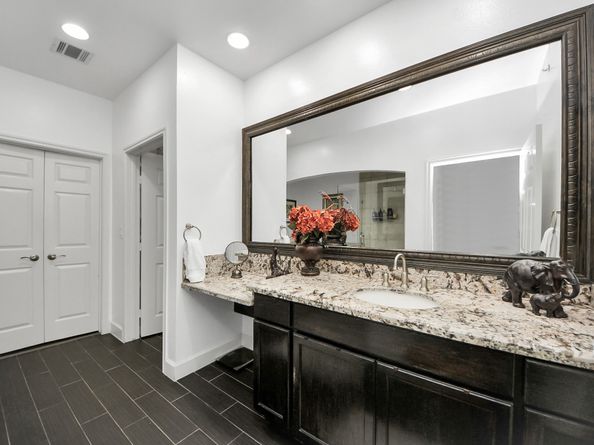 2400 Mccue Road 424, Houston TX 77056