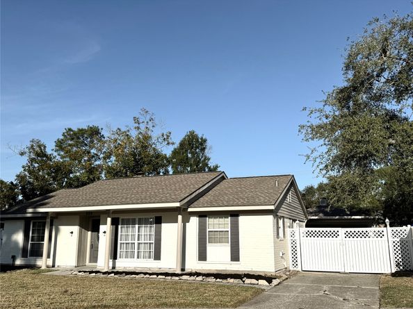 959 Festival Drive, Houston TX 77062