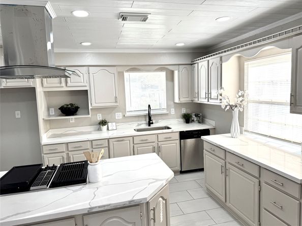 959 Festival Drive, Houston TX 77062