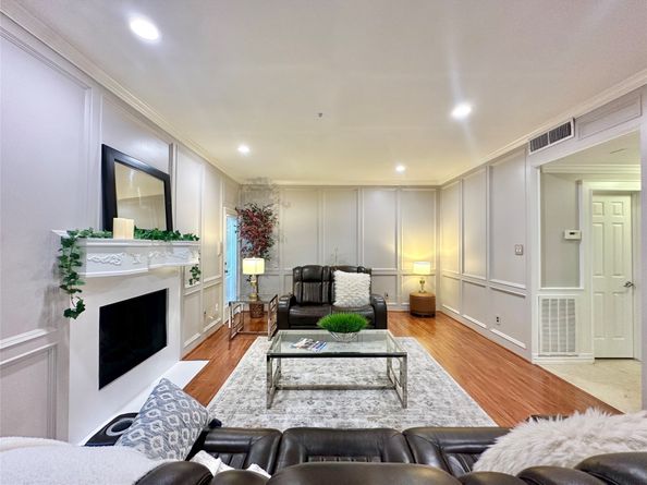 2514 Nantucket Drive C, Houston TX 77057