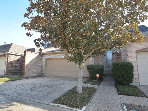 425 E Fair Harbor Lane, Houston TX 77079