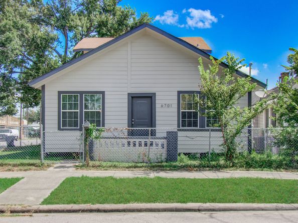 6701 Avenue E, Houston TX 77011