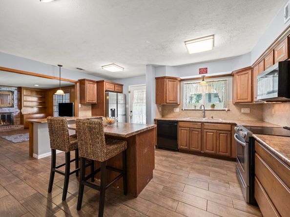 2142 Parkdale Drive, Houston TX 77339