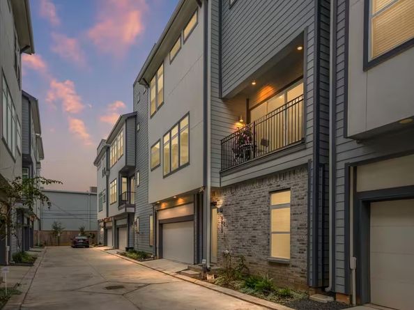 5815 Fairdale Lane C, Houston TX 77057
