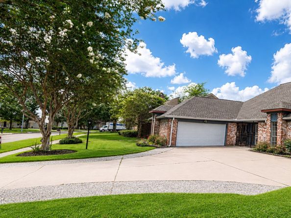 10710 Sandy Shoals Drive, Houston TX 77071