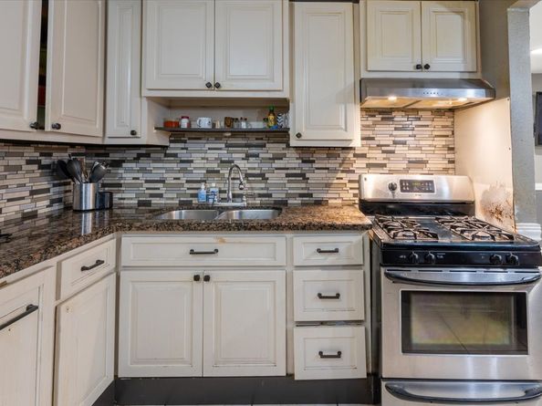 6817 Kassarine Pass, Houston TX 77033