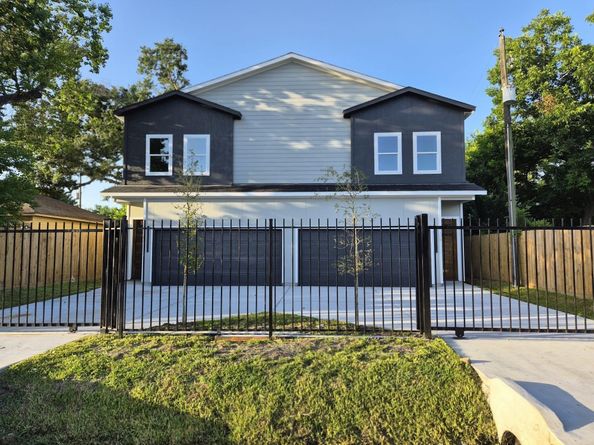 5013 Longmeadow Street A/B, Houston TX 77033