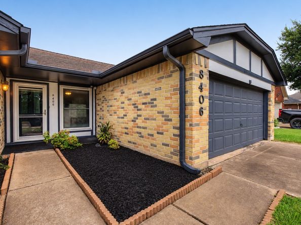 8406 Woodland Willows Drive, Houston TX 77083