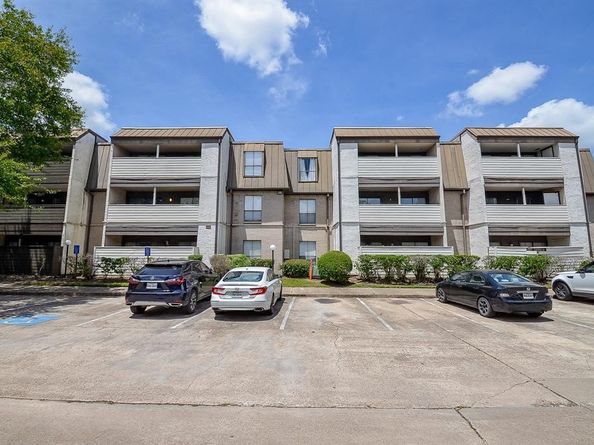 3075 Walnut Bend Lane 23, Houston TX 77042