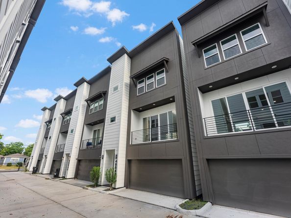 4802 Elysian Street E, Houston TX 77009