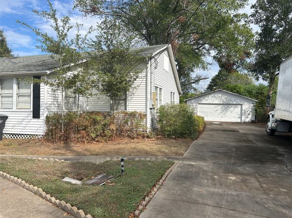 1402 East Avenue, Katy TX 77493
