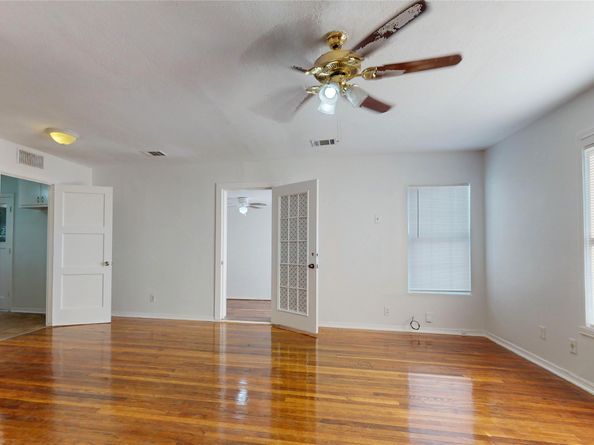 130 Zoe Street, Houston TX 77020
