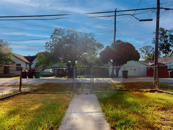 130 Zoe Street, Houston TX 77020