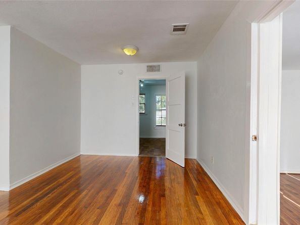 130 Zoe Street, Houston TX 77020