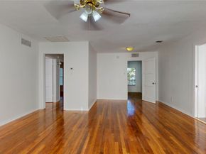 130 Zoe Street, Houston TX 77020
